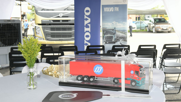 10 Units of Volvo FM440 6x2 handed over to Taipanco Sdn Bhd
