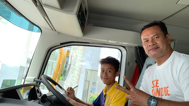 VOLVO TRUCKS BRINGS ‘SEE AND BE SEEN’ ROAD SAFETY INITIATIVE TO PUTRAJAYA 