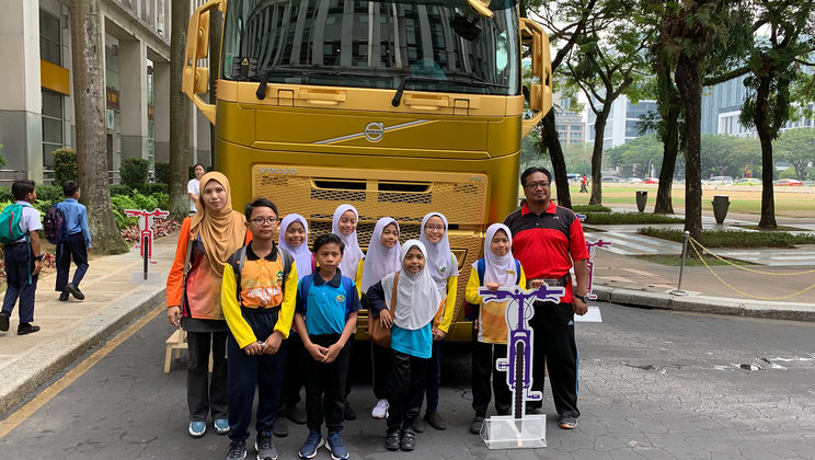 VOLVO TRUCKS BRINGS ‘SEE AND BE SEEN’ ROAD SAFETY INITIATIVE TO PUTRAJAYA 