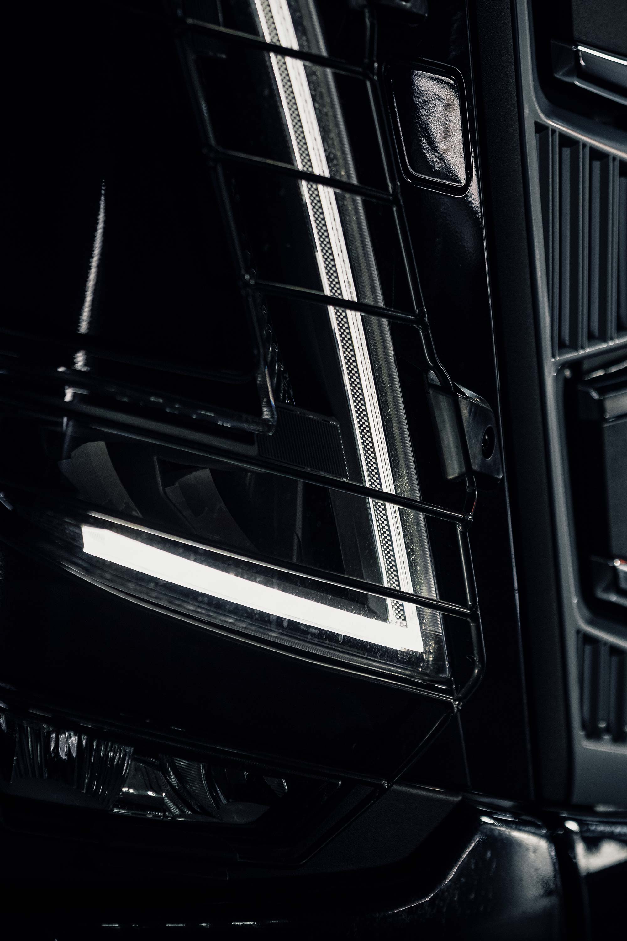 The unique Volvo FH16 headlamps with black theme.